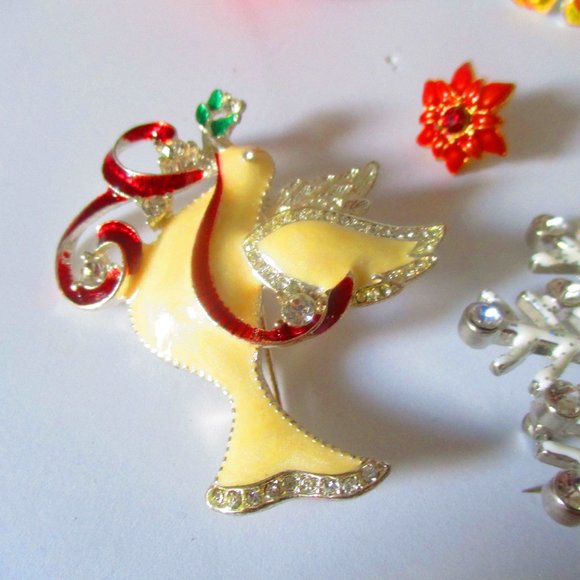 Christmas Vintage Costume Jewelry Lot Earrings Pins - Picture 7 of 10